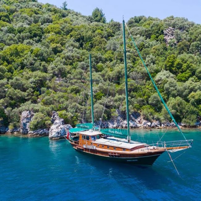 Dora Deniz offers Blue Cruise service with 3 comfortable cabins,