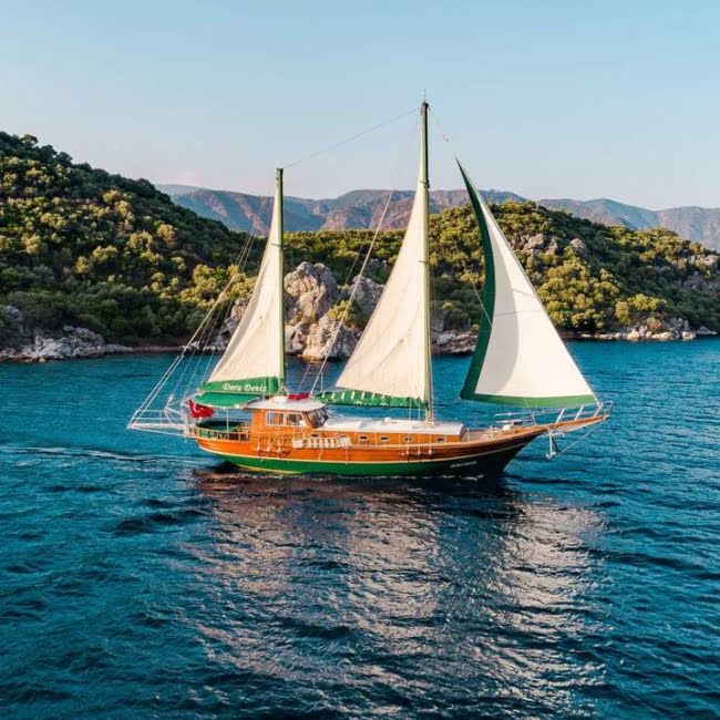 Dora Deniz offers Blue Cruise service with 3 comfortable cabins,